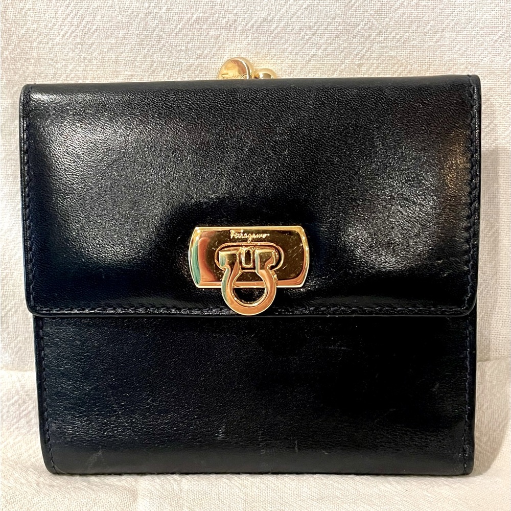 EUC Salvatore Ferragamo Tri-Fold Gancini Clasp Wallet w/ Kisslock